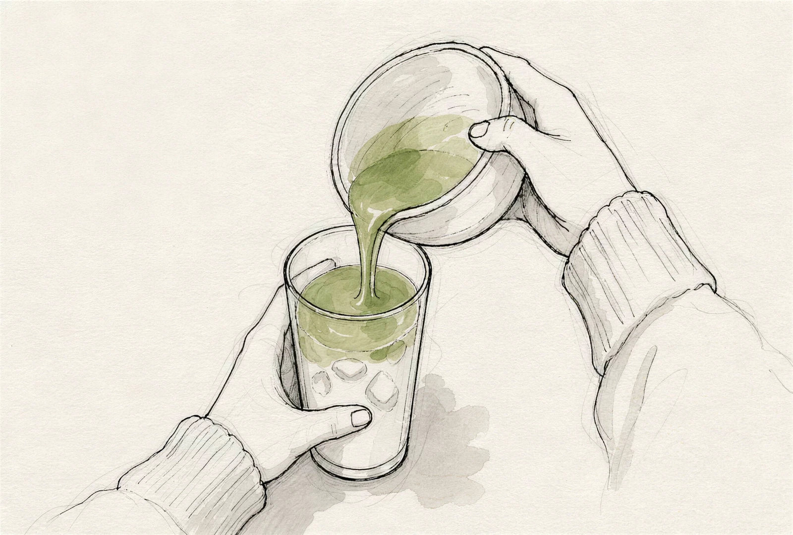 Aufgeschlagener Matcha wird aus der Schale über Hafermilch und Eis gegossen