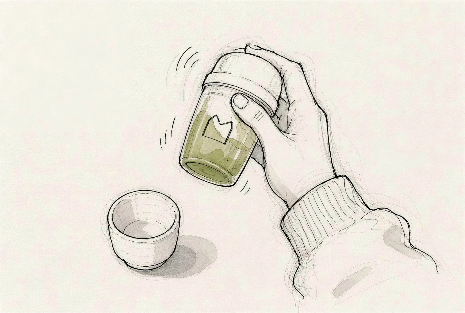 Hand schüttelt den kleinen MOKU-AN Matcha Shaker